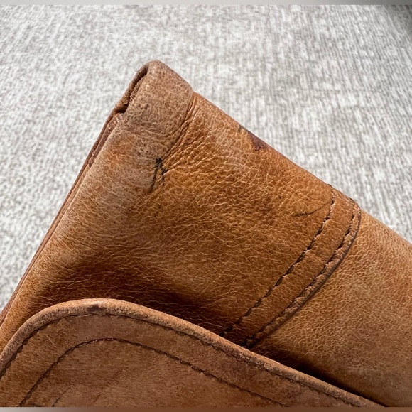 CLEARANCE! FOSSIL LEATHER WALLET - Picture 15 of 16